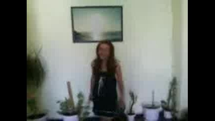 Momi4eto glas (pipi) pee Let Me Cry