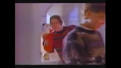 Звездата Нийв Кембъл в телевизионна реклама през 1990 г.