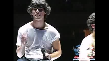 Jonas Brothers - Turn Right {live}