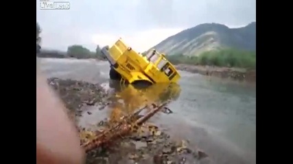 Този човек е най-добрия по трактори.