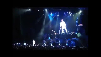Justin Bieber- Love Me, Hong Kong (13.05.2011)