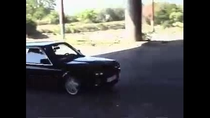 звяр прави готин дрифт Bmw E30