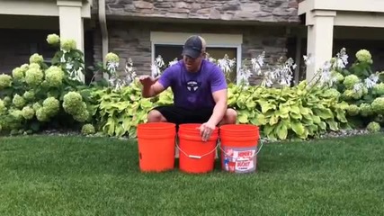 Mr. Anderson се залива с ледена вода ( Ice Bucket Challenge )
