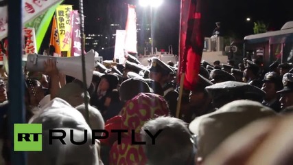 Japan: Abe targeted by protesters wanting to maintain pacifist constitution