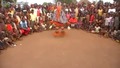 И хореографите по танци биха завидели на този африкански шаман!