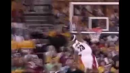 Lebron James Monster Alley Oop Slam Dunk! Playoffs 2008 split1