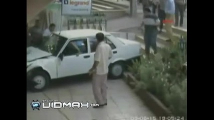 На Косъм От Смъртта 