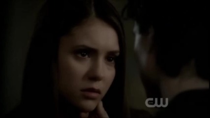 Елена и Деймън говорят за целувката си - сцена от 11 епизод