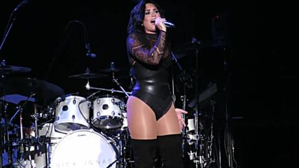 Demi Lovato- Heart Attack Hershey 7.16.16