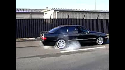 Mercedes - Benz E Class Brabus Burnout 