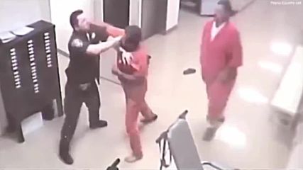 Затворник напада надзирател, но се случва нещо неочаквано
