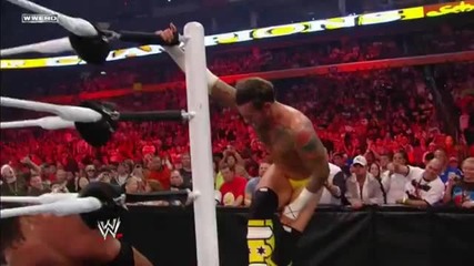 Steel Steps Lifting Knee Strike - Cm Punk
