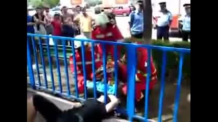Прост или глупав - преценете сами!