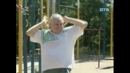 На детската площадка смях 