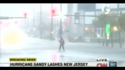 Cnn репортер на живо (урагана Sandy)