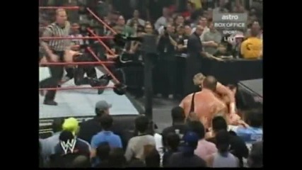 Wwe Taboo Tuesday 2005 - Кейн И Грамадата Срещу Tревор Мърдоч И Ланс Кейд - Част 1