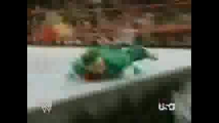 Raw - Hornswoggle Взима Дрехите На Мелина - 1st Oct.