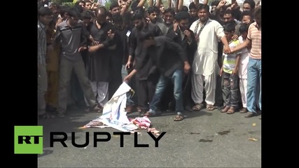 Pakistan: US and Israeli flags burnt in pro-Palestine protest in Karachi