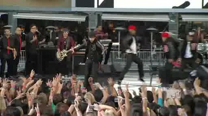 Justin Bieber - Baby + Somebody to Love ( Live Mtv Vma 2010 ) 