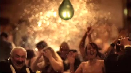 Schweppes Burst slow motion balloons Ad