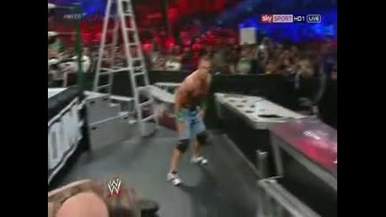 Money in the bank 2012 - John Cena прави куригиране на Big Show върху масата