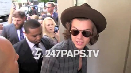 Хари от One Direction пред хотел The London Nyc в Ню Йорк на 5-ти август