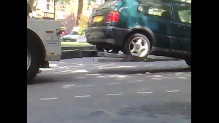 Паяк вдига кола в Холандия