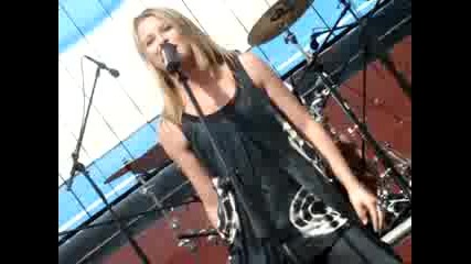 Savannah Outen Friends Live