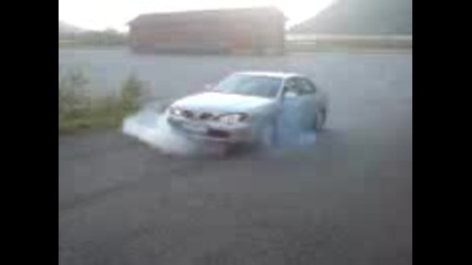 Nissan Primera Burnout