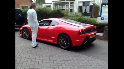 Ferrari F430 Scuderia Flatout in the city! 