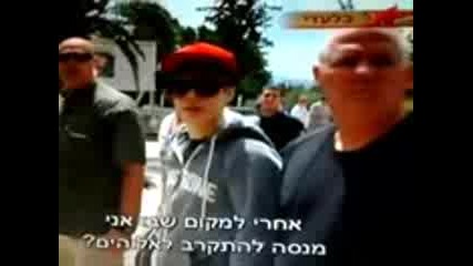Justin Bieber govori na paparacite v Izrael koito go sledvat