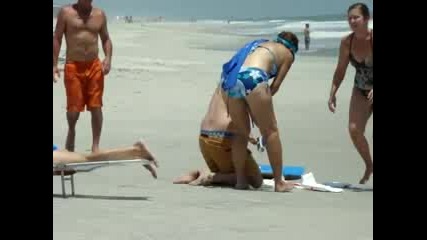 Пиян Младеж на Плажа 
