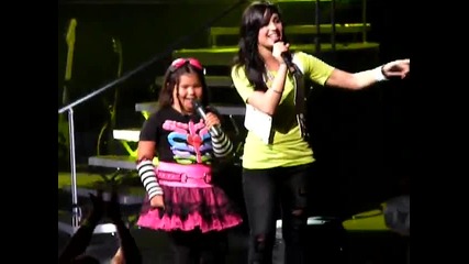 Demi Lovato in Dallas July 5, 2009 'this Is Me' with her little sister Madison