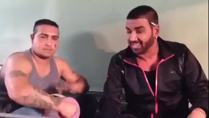 Азис пее от затвора