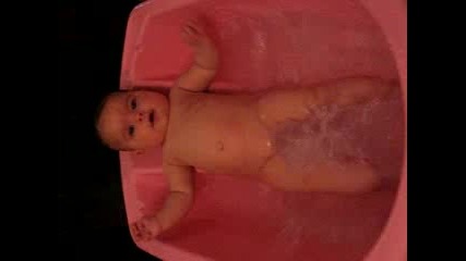 Sofia is having a bath (2) 