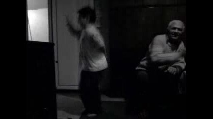 Marti tancuva horo!!! Smqh :d:d 