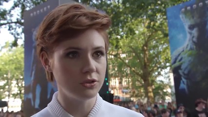 Звездата Карън Гилан в Лондон на премиерата на филма си Пазители на Галактиката (2014)