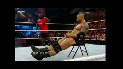 Wwe Raw 10.05.10 - Batista Пребива Mark Henry 