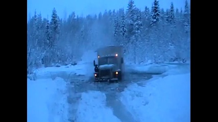 Руски машини - Пресичане на река с камион при под –25 C