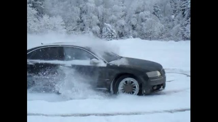 Audi S8 дрифт в снега
