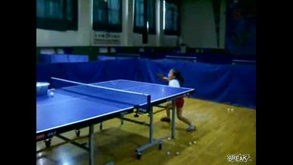 Момиче на 6 годинки се разцепва на тенис на маса