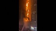Голям пожар обхвана жилищна сграда в Обединените арабски емирства (ВИДЕО)