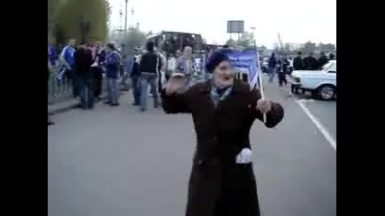 най - лудата баба на света фен на футбола