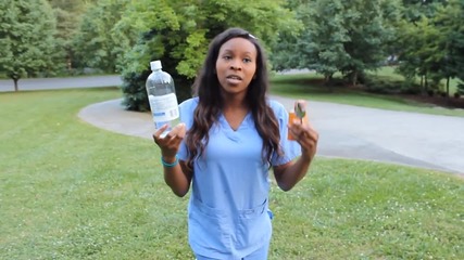 Jessica attempts the Baking Soda and Vinegar challenge