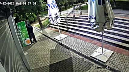 Маскиран разби и обра три вендинг-машини тази нощ в Горна Оряховица