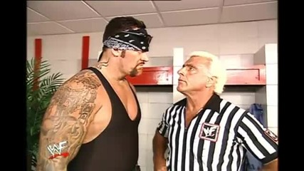 Funny Momment With The Undertaker threatens Ric Flair without saying anything