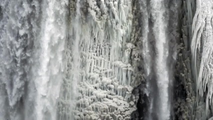 Изумително! Ниагарският водопад замръзна
