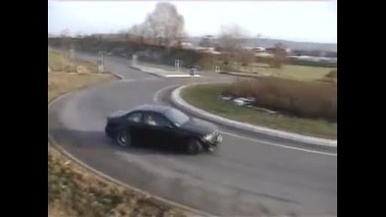 Bmw M3 Drift in roundabout