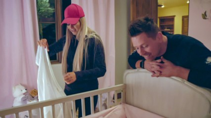 The Miz & Maryse put Monroe in her crib for the first time: Miz & Mrs. Preview Clip, April 16, 2019