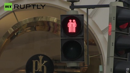 Двойки от един пол на светлините на светофарите във Виена за конкурса Евровизия